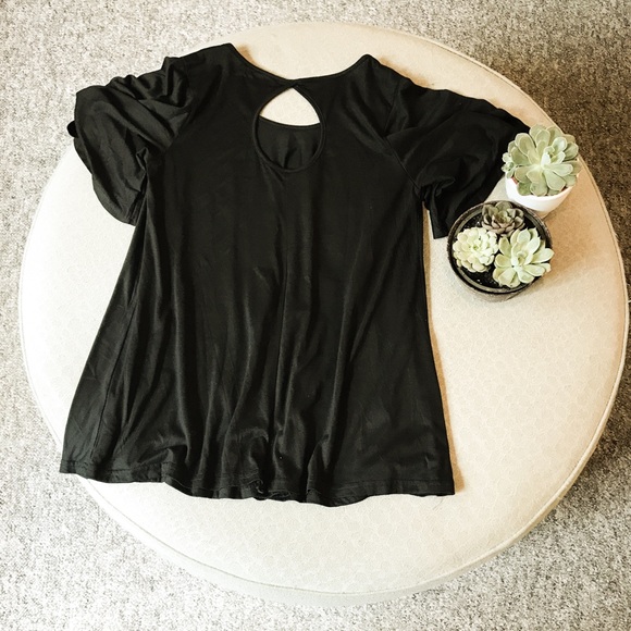 SHE & SKY Black flowy top - Picture 3 of 3